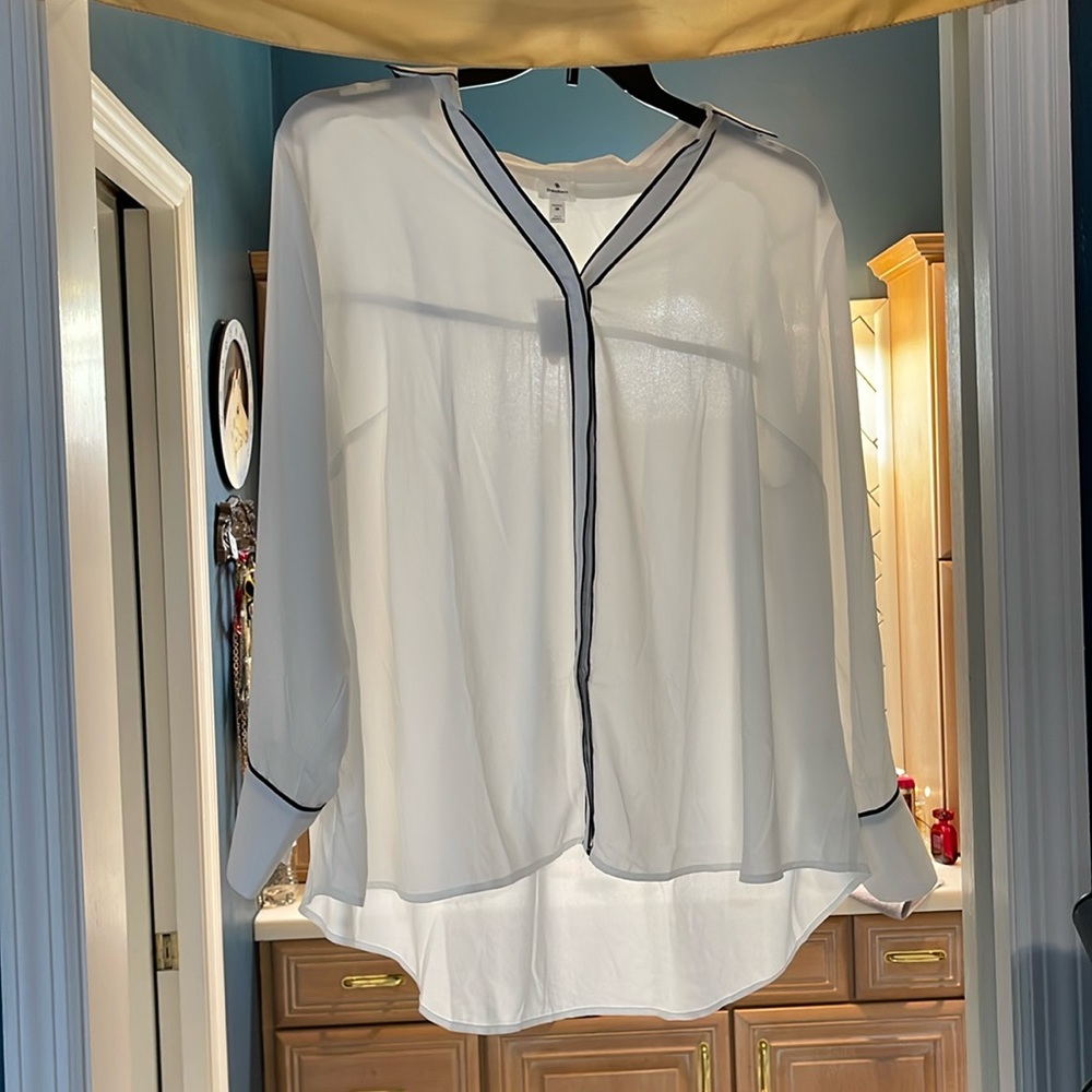 White Dressbarn blouse with black trim Size Woman’s  2X